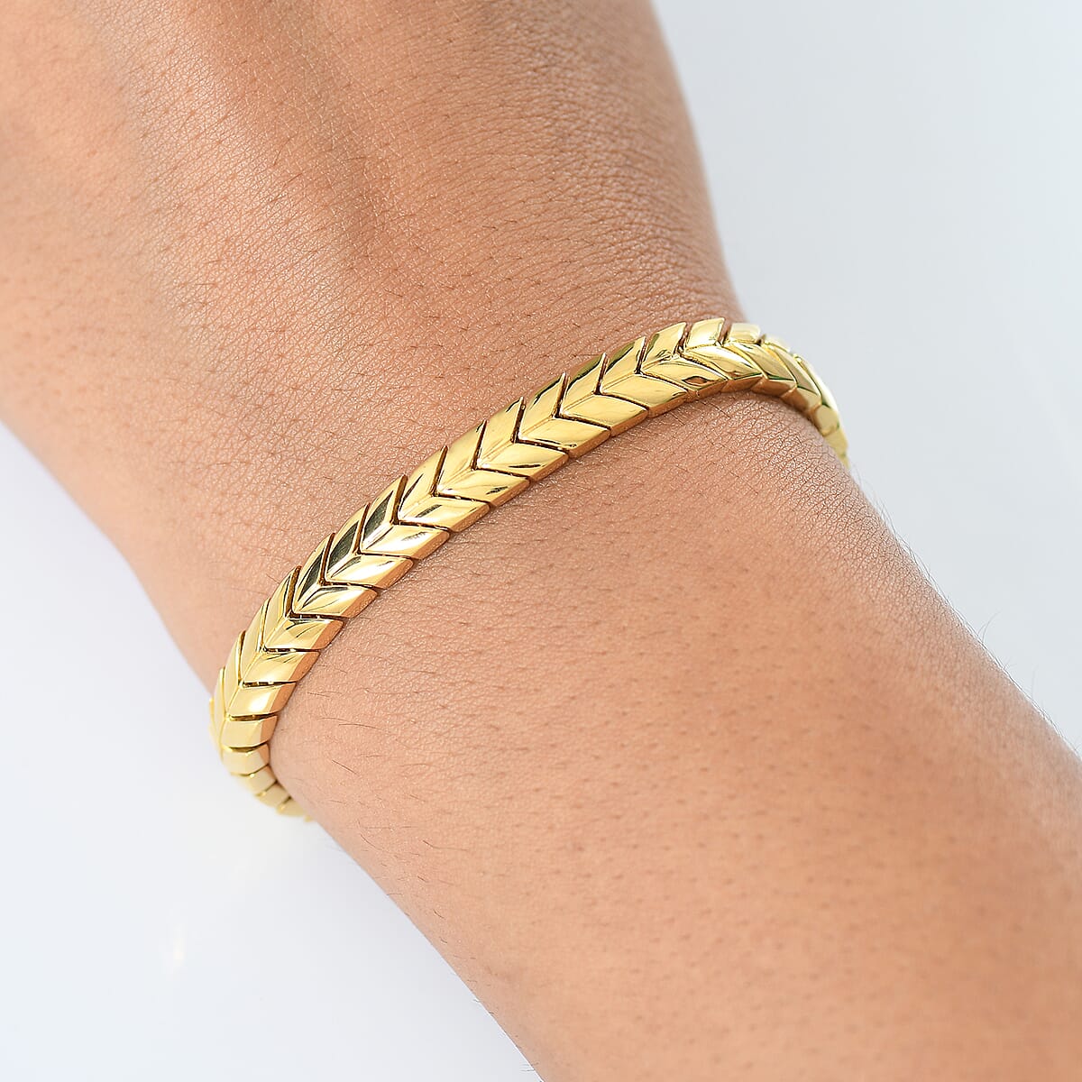 D'Joy Chevron Link Bracelet in 18K Vermeil Yellow Gold Over Sterling Silver (7.25 In) 19 Grams image number 2