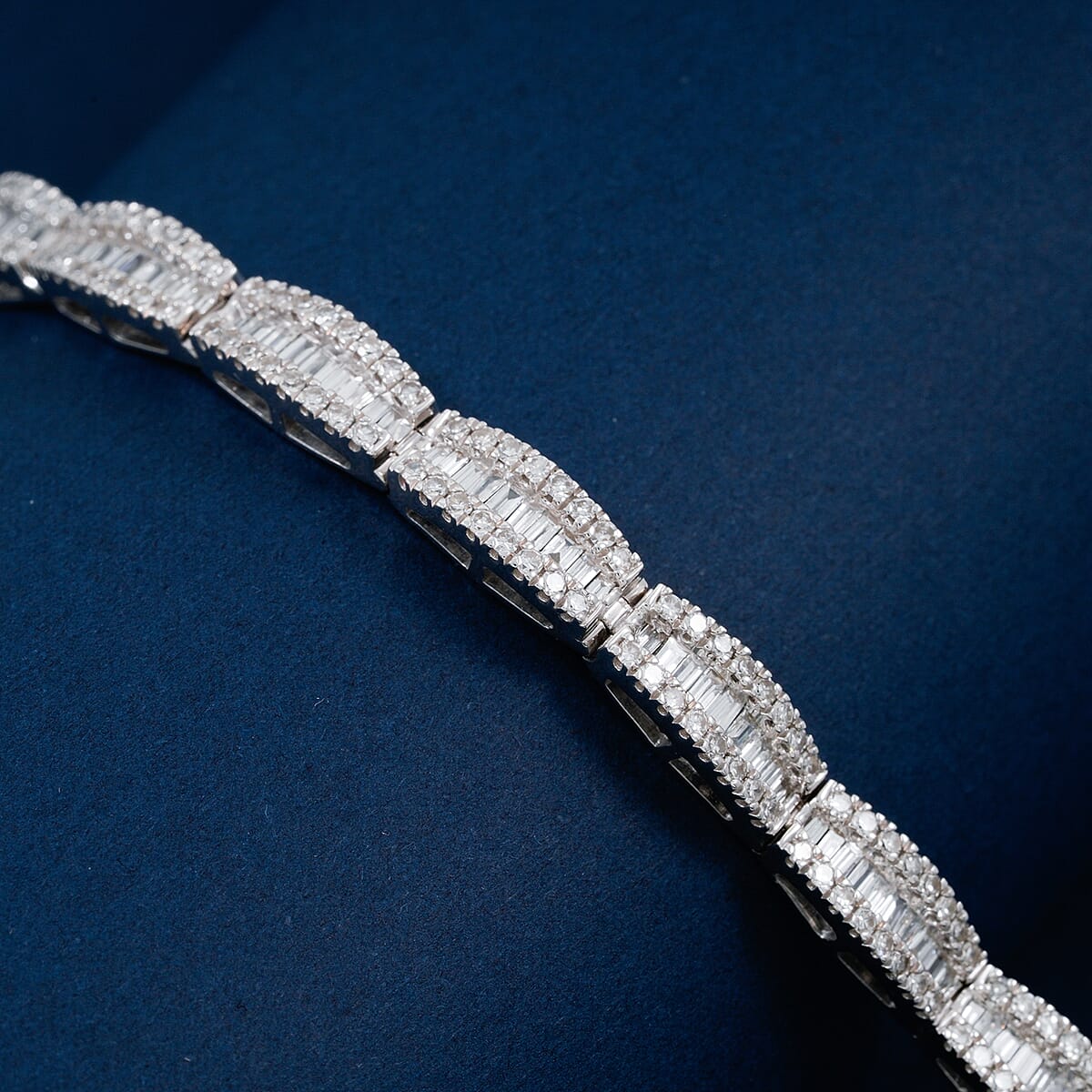Doorbuster Luxuriant Lab Grown Diamond Beaded 4.00 ctw Bracelet in Rhodium Over Sterling Silve (7.25 In) image number 1