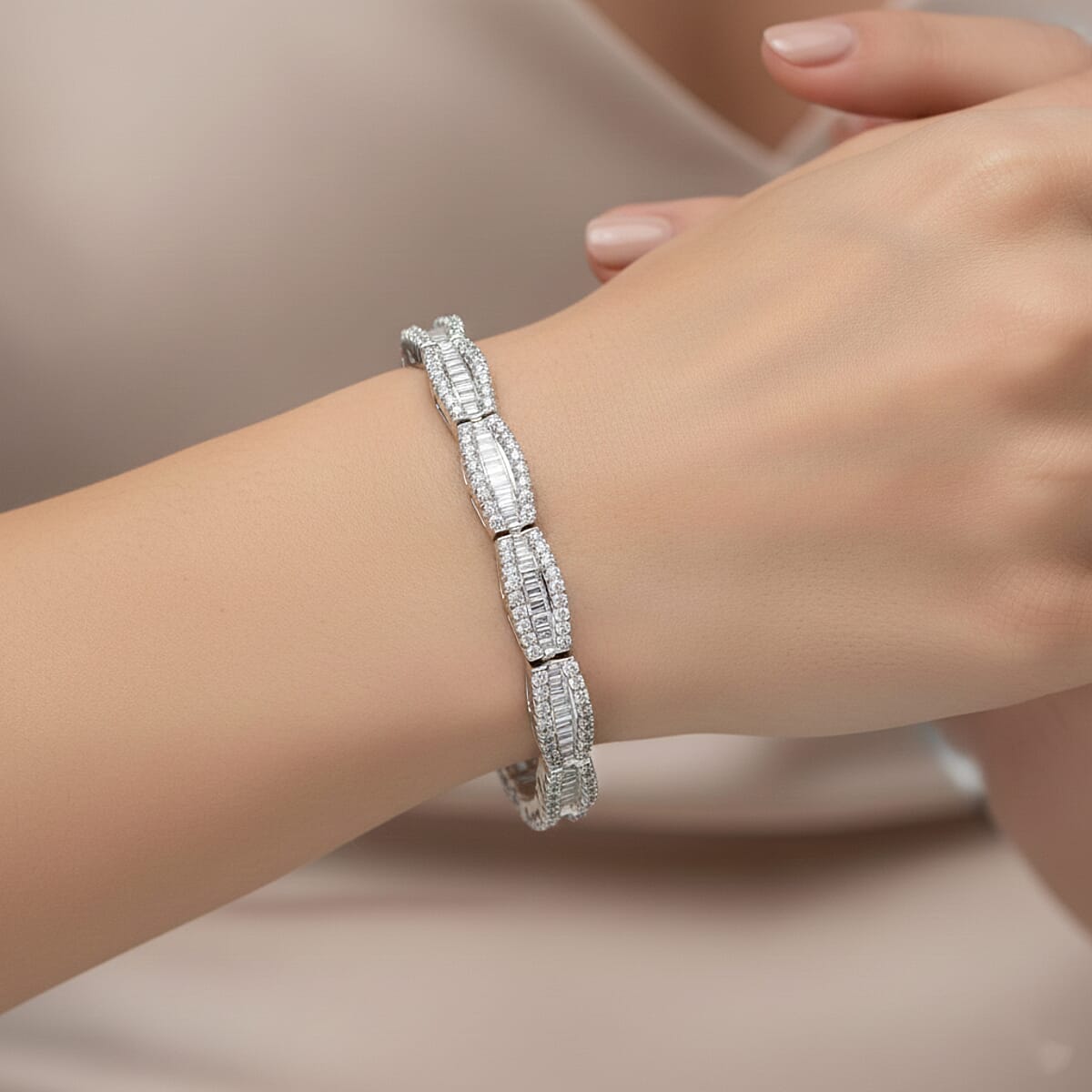 Doorbuster Luxuriant Lab Grown Diamond Beaded 4.00 ctw Bracelet in Rhodium Over Sterling Silve (7.25 In) image number 2