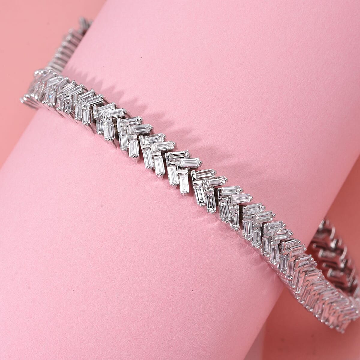 Luxuriant Lab Grown Diamond G-H SI 4.25 ctw Chevron Bracelet in Rhodium Over Sterling Silver (7.25 In) image number 2