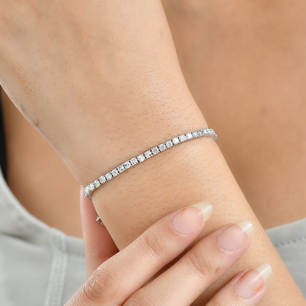 Doorbuster D'Joy Lab Grown Diamond 4.00 ctw Bracelet in Rhodium Over Sterling Silver (8.00 In) image number 2