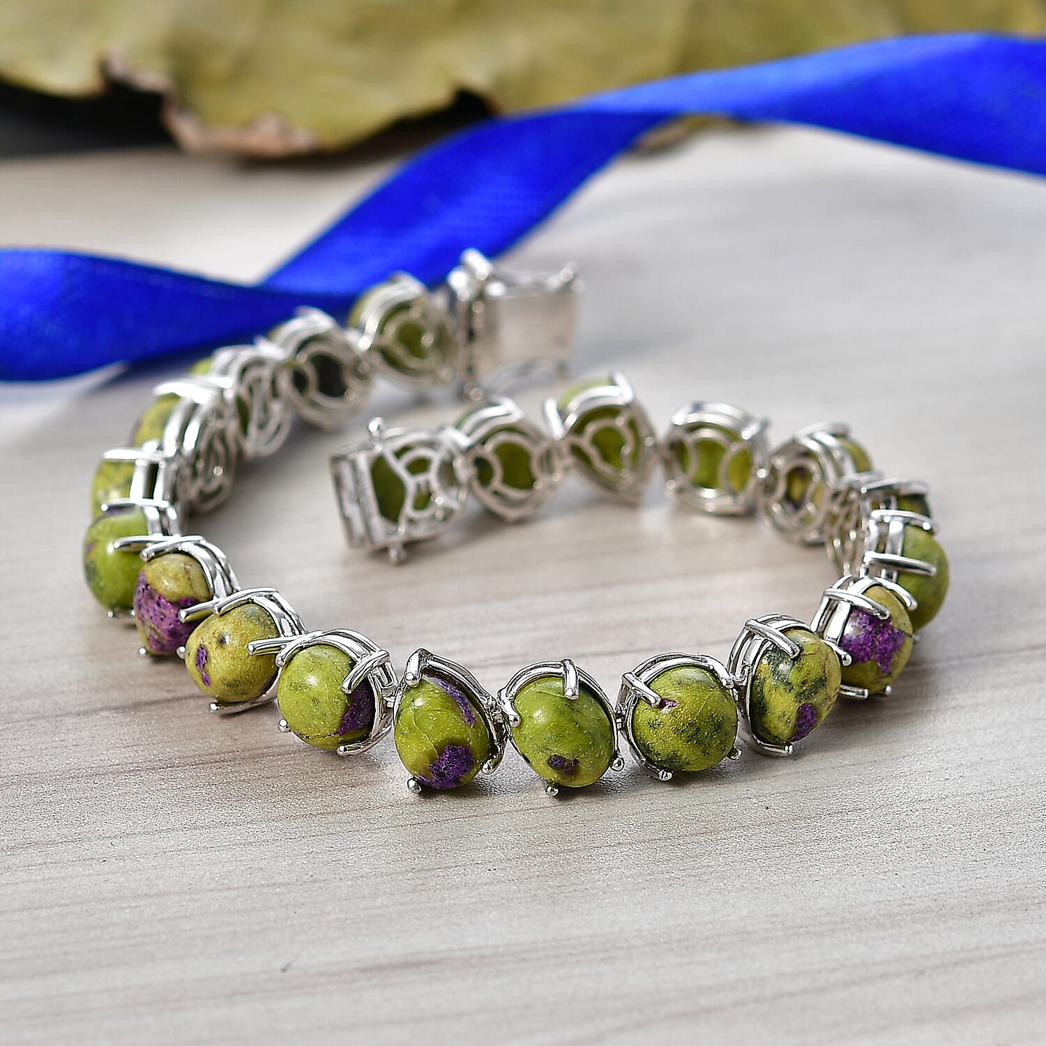EverTrue Tasmanian Stichtite 41.50 ctw Multi Shapes Mystic Earth Link Bracelet in Platinum Bond (7.25 In)