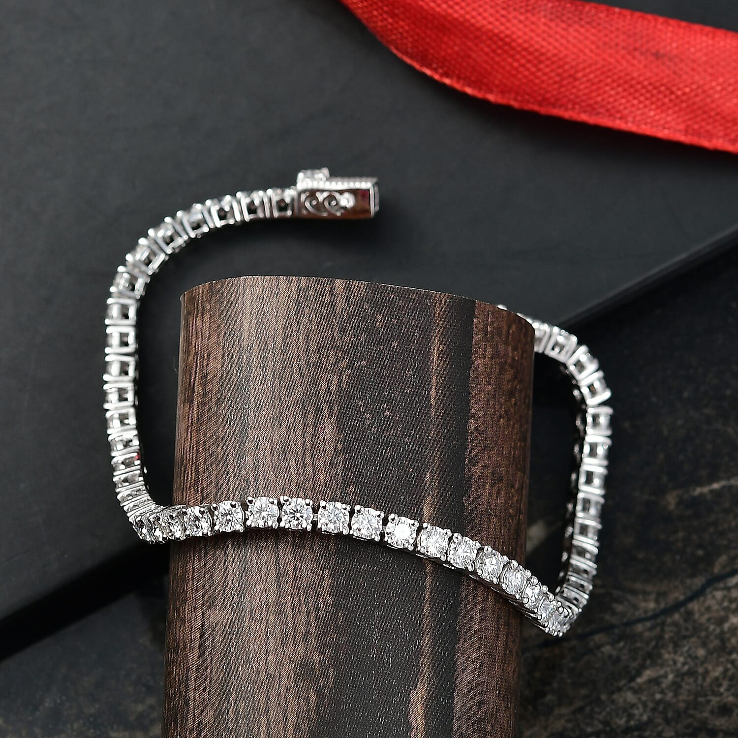  D'Joy Moissanite 5.40 ctw Tennis Bracelet in Rhodium Over Sterling Silver (7.25 In)