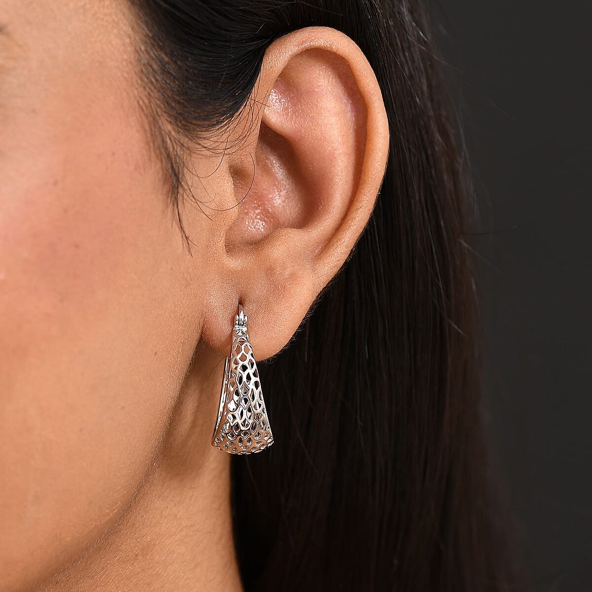 Rhapsody Honeycomb Hoop Earrings in 950 Platinum 9 Grams image number 2