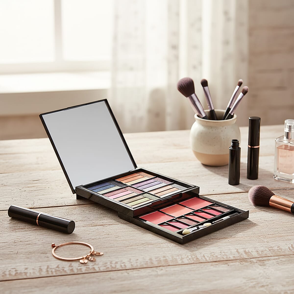 Malibu Glitz 35 Shade Makeup Kit image number 1