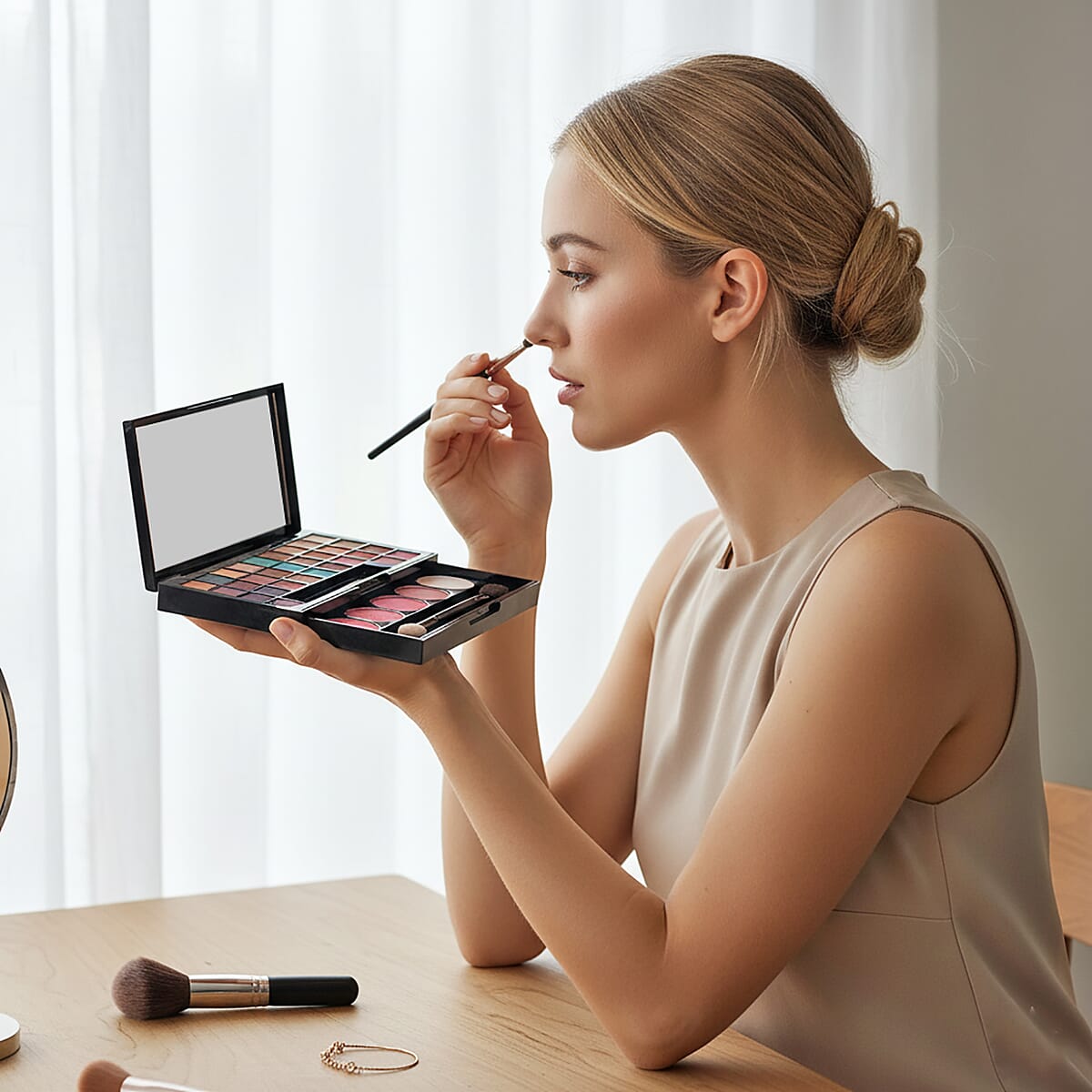 Malibu Glitz 35 Shade Makeup Kit image number 2