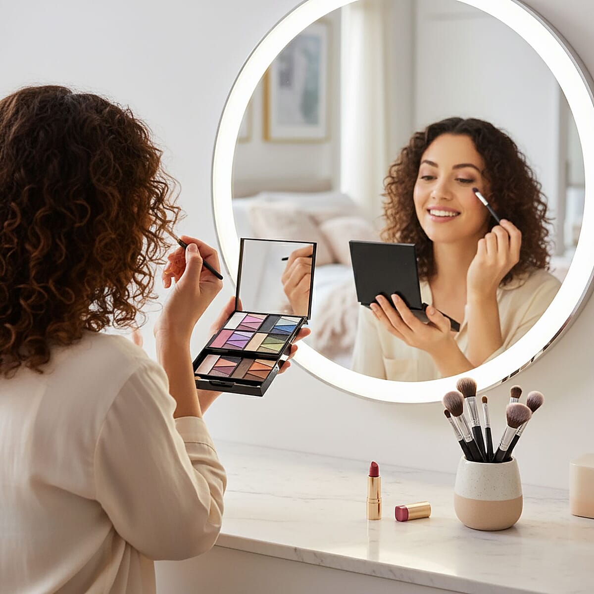 Malibu Glitz 30 Shade Makeup Kit image number 2