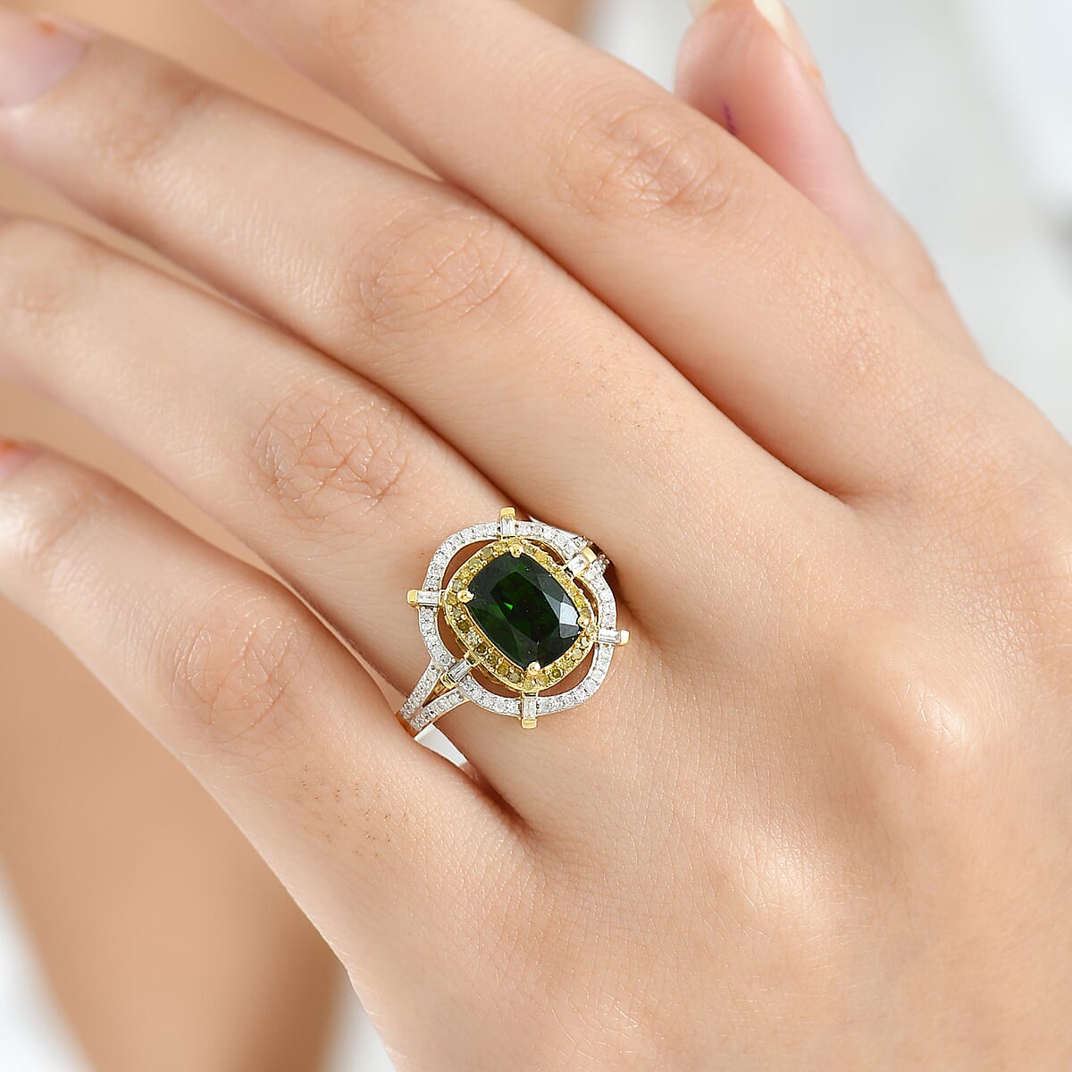 D'Joy Premium Chrome Diopside and Yellow and White Diamond 2.50 ctw Ring in 18K Vermeil Yellow Gold Over Sterling Silver (Size 6.0) image number 2