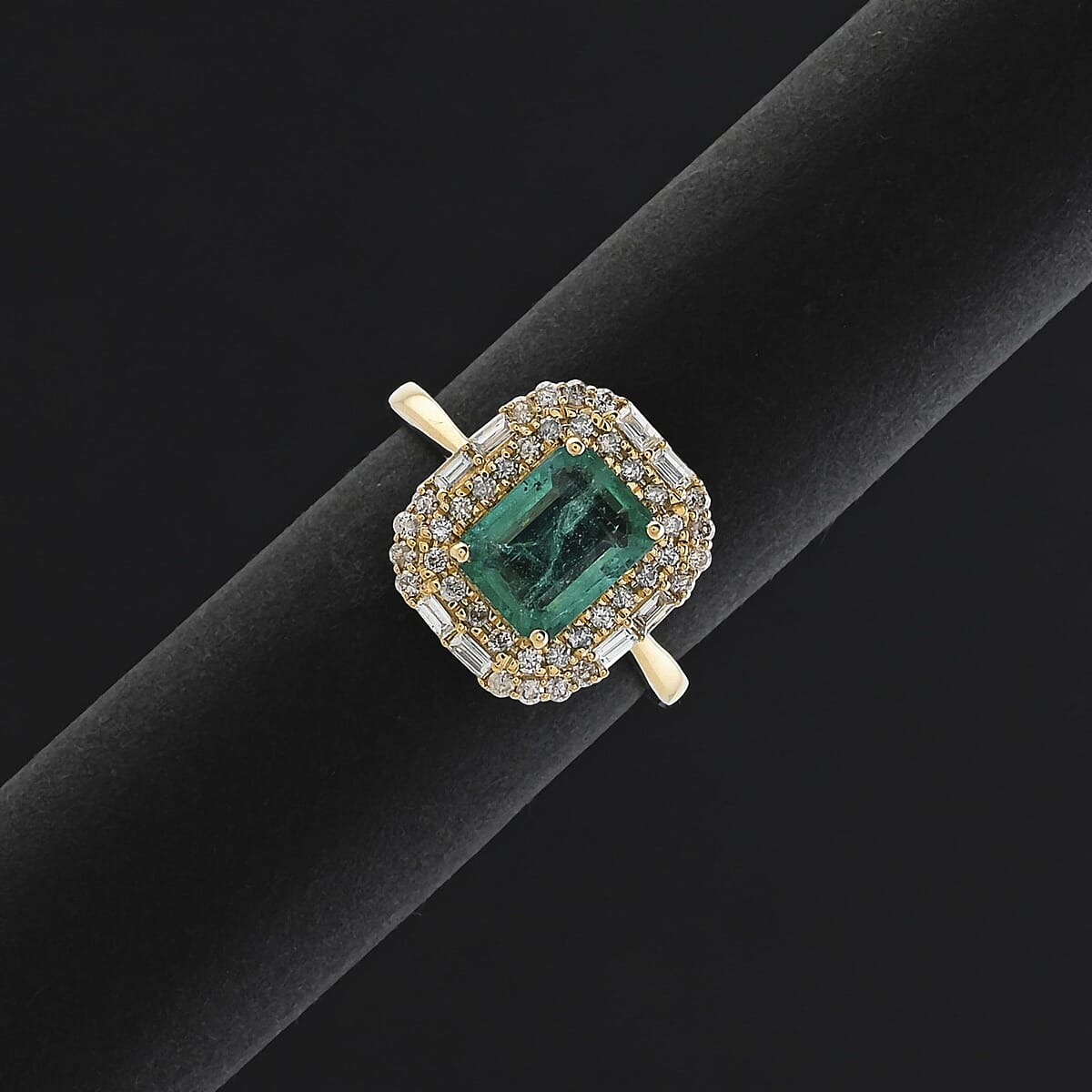 Certified & Appraised Luxoro AAA Kagem Zambian Emerald and I2 Diamond 2.20 ctw Ring in 10K Yellow Gold (Size 9.0) image number 1