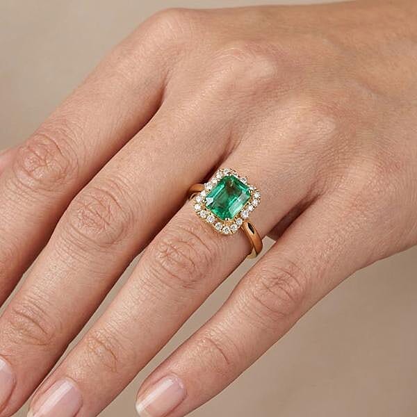 Color therapy with gemstones AAA Zambian Emerald Ring