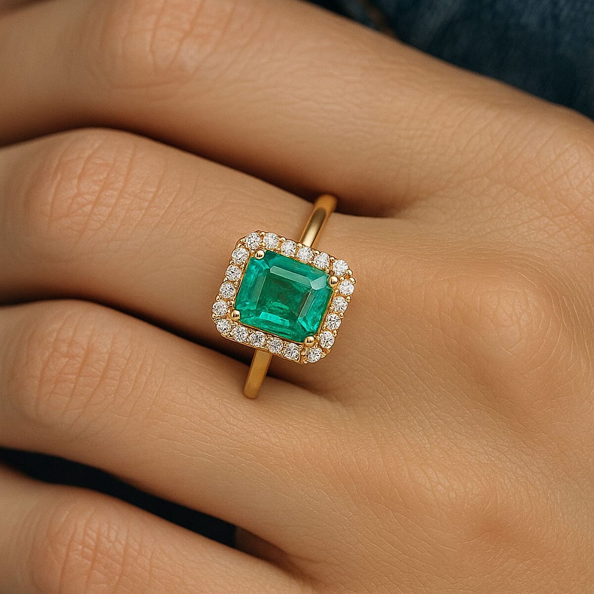 Certified & Appraised Luxoro AAA Kagem Zambian Emerald and I2 Diamond 1.70 ctw Ring in 10K Yellow Gold (Size 7.0) image number 2