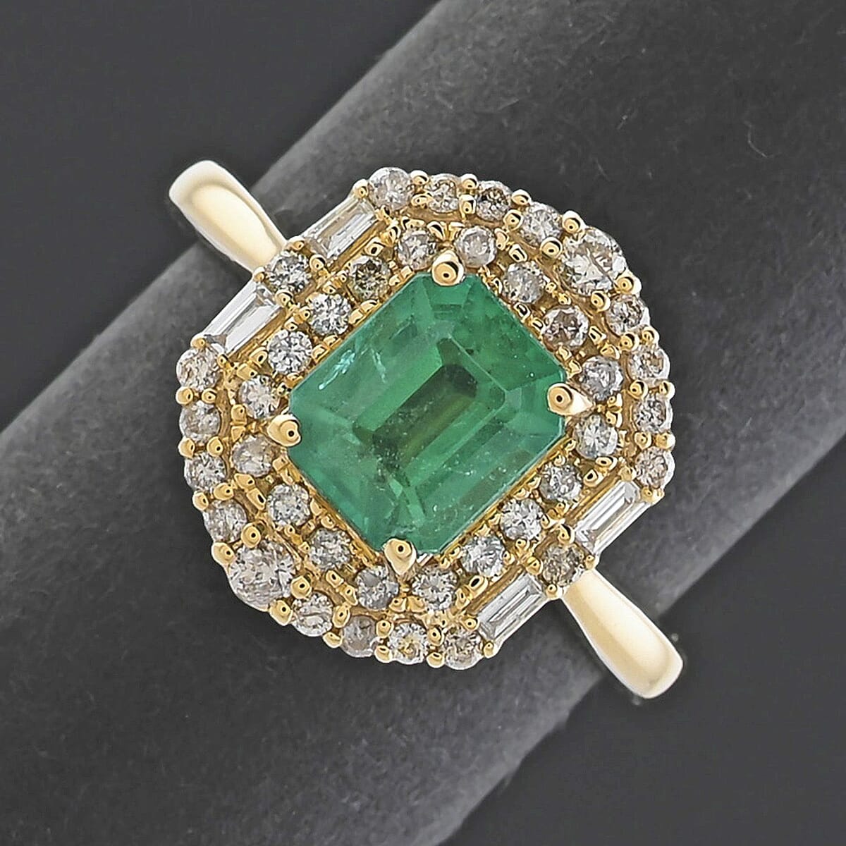 Certified & Appraised Luxoro AAA Kagem Zambian Emerald and I2 Diamond 1.65 ctw Ring in 10K Yellow Gold (Size 9.0) image number 1