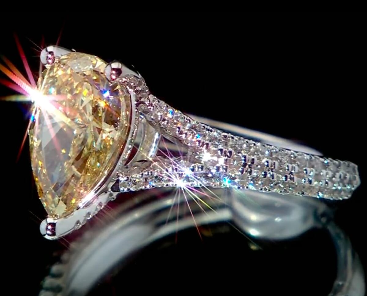Luxuriant Lab Grown Yellow and White Diamond VS1 2.43 ctw Ring in 14K White Gold (Size 7.0) 4.13 Grams image number 1