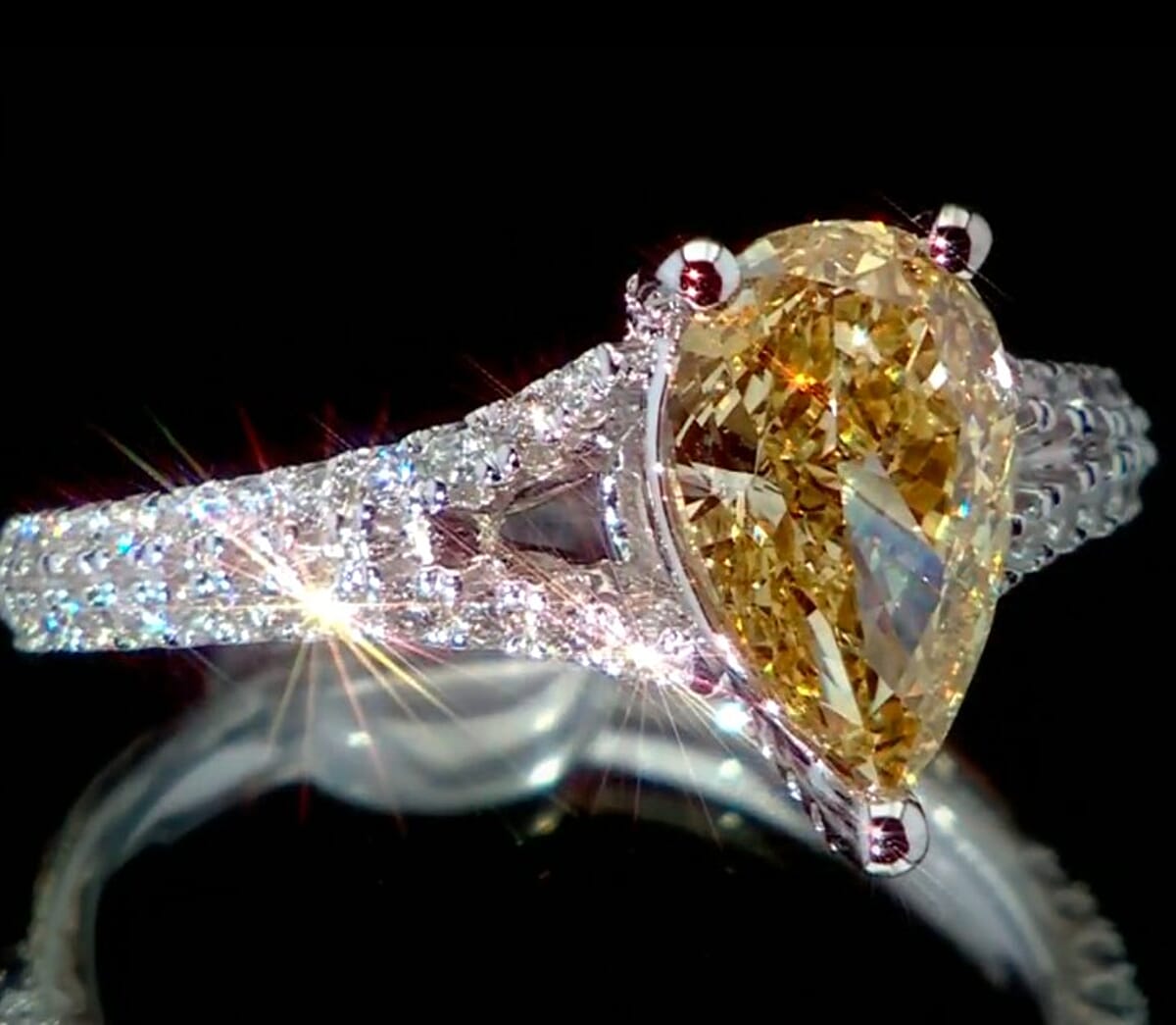 Luxuriant Lab Grown Yellow and White Diamond VS1 2.43 ctw Ring in 14K White Gold (Size 7.0) 4.13 Grams image number 2