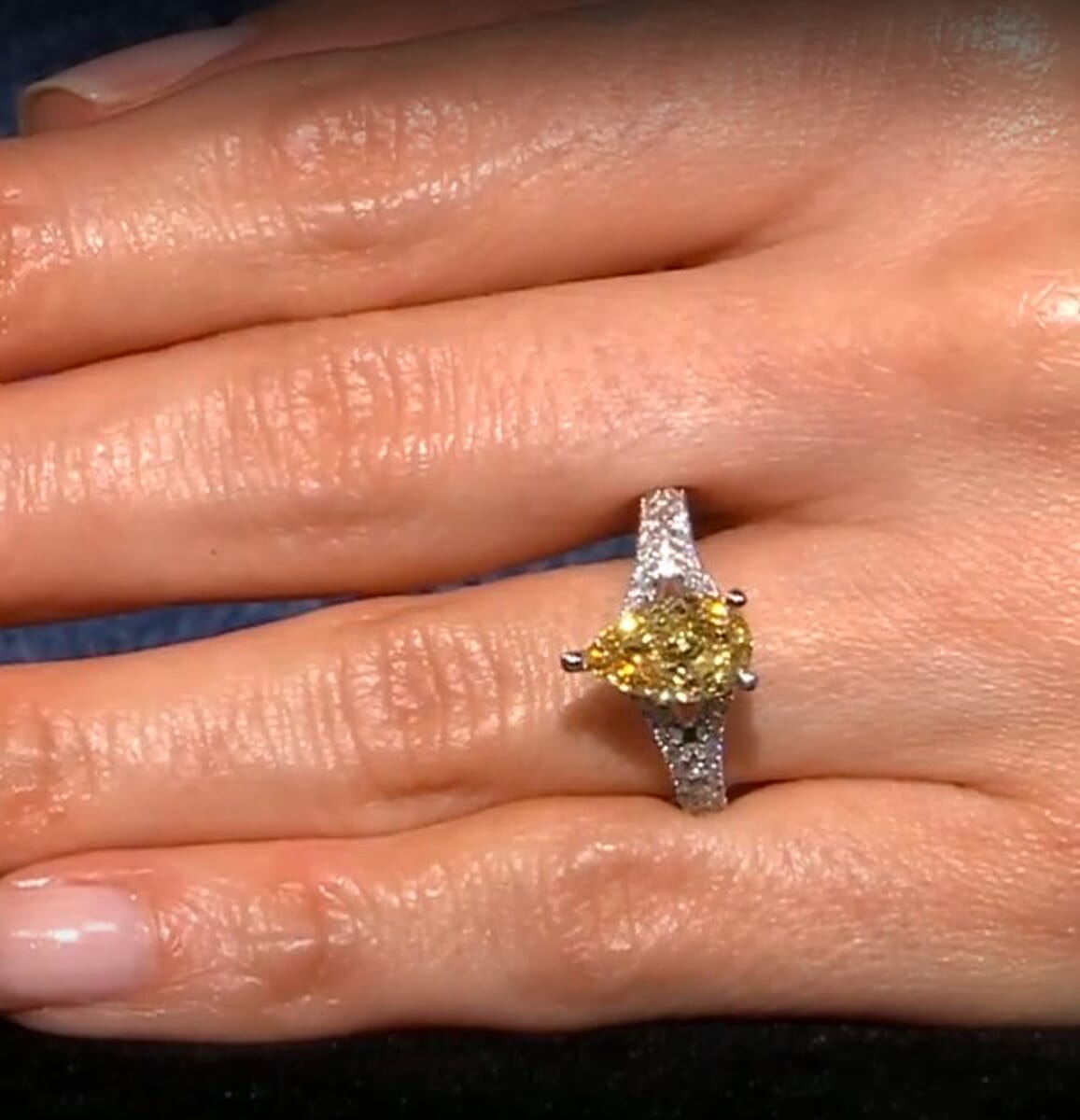Luxuriant Lab Grown Yellow and White Diamond VS1 2.43 ctw Ring in 14K White Gold (Size 7.0) 4.13 Grams image number 3