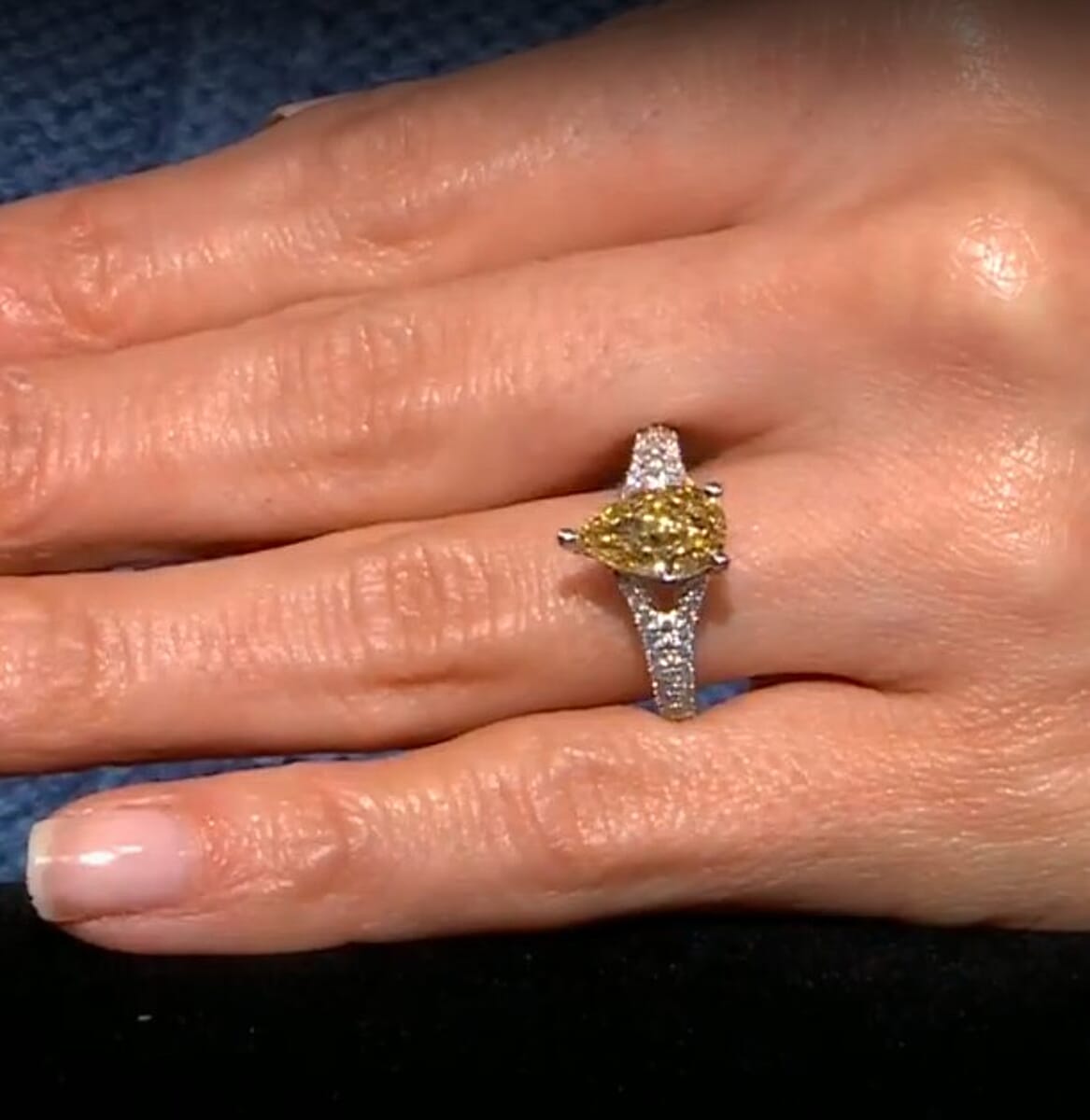 Luxuriant Lab Grown Yellow and White Diamond VS1 2.43 ctw Ring in 14K White Gold (Size 7.0) 4.13 Grams image number 4