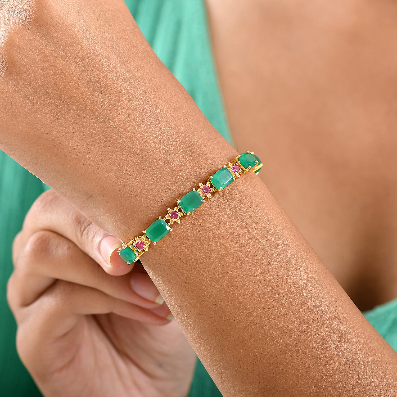 EverTrue Verde Onyx and Lab Created Ruby 20.65 ctw Bloom Link Bracelet in 18K YG Plated (8.00 In)