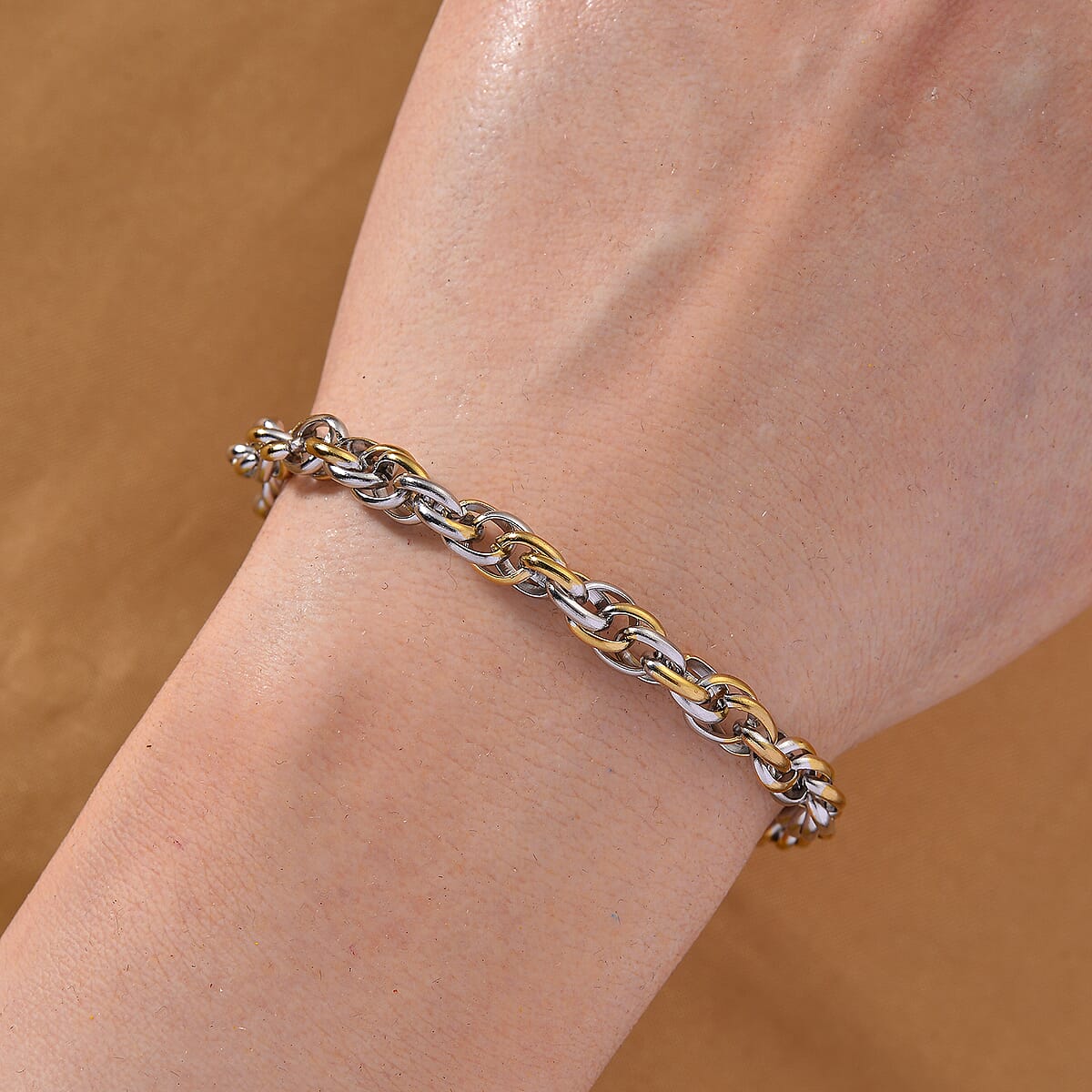 Link Chain Bracelet in ION Plated YG and Stainless Steel (8.00 In) image number 2