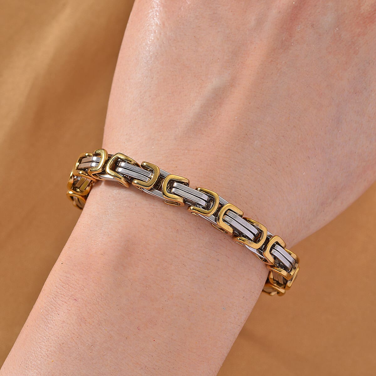 Two-tone Byzantine Chain Bracelet (7.5-9.5In) in ION Plated YG and Stainless Steel image number 1