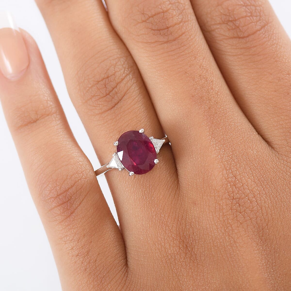 Doorbuster D'Joy Niassa Ruby (FF), Moissanite Trinity of Elegance Ring in Rhodium Over Sterling Silver (Size 10.0) 4.00 ctw image number 2