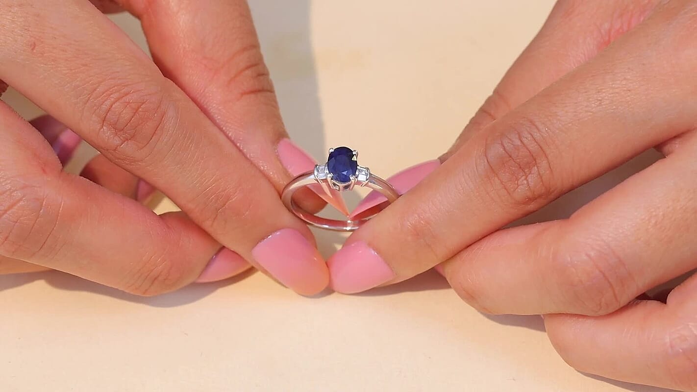 Kanchanaburi Blue Sapphire (DF), Luxuriant Lab Grown Diamond Ring in Rhodium Over Sterling Silver (Size 7.0) 1.15 ctw