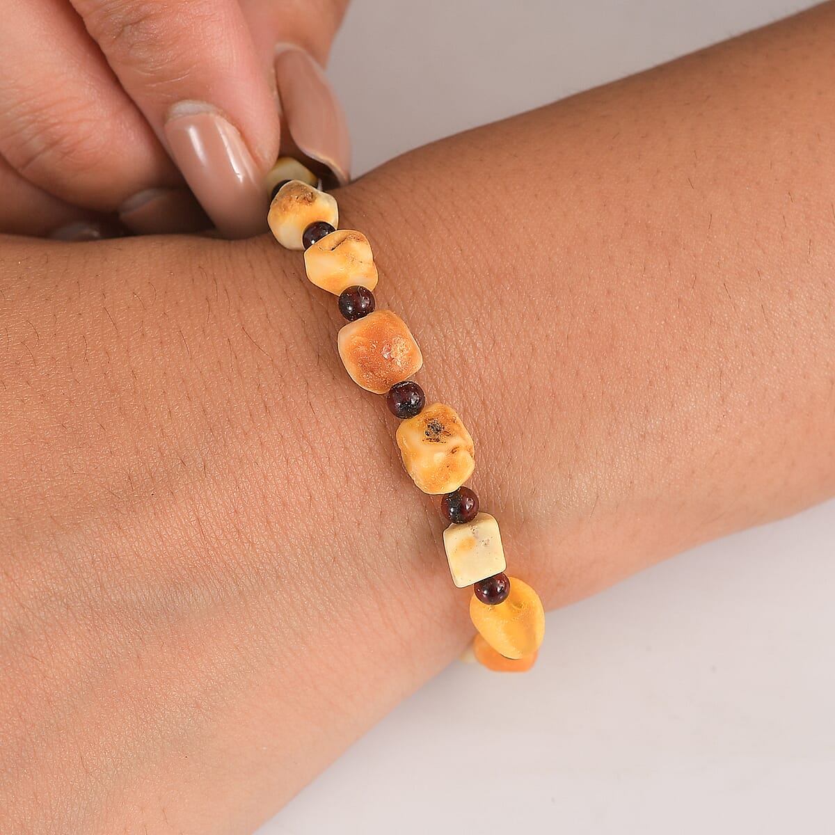 Caramel Amber 30.00 ctw Beaded Stretch Bracelet image number 2