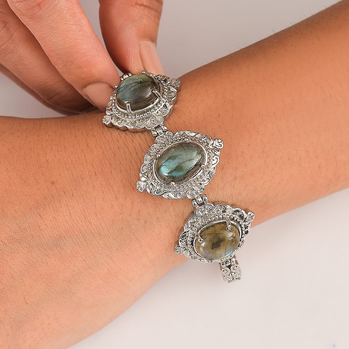 EverTrue Malagasy Labradorite 18.30 ctw Motif Linked Bracelet in Stainless Steel (7.00 In) image number 2
