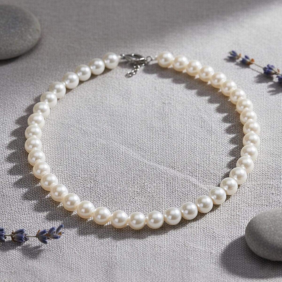 White Shell Pearl Necklace in Silvertone 20-22 Inches image number 1