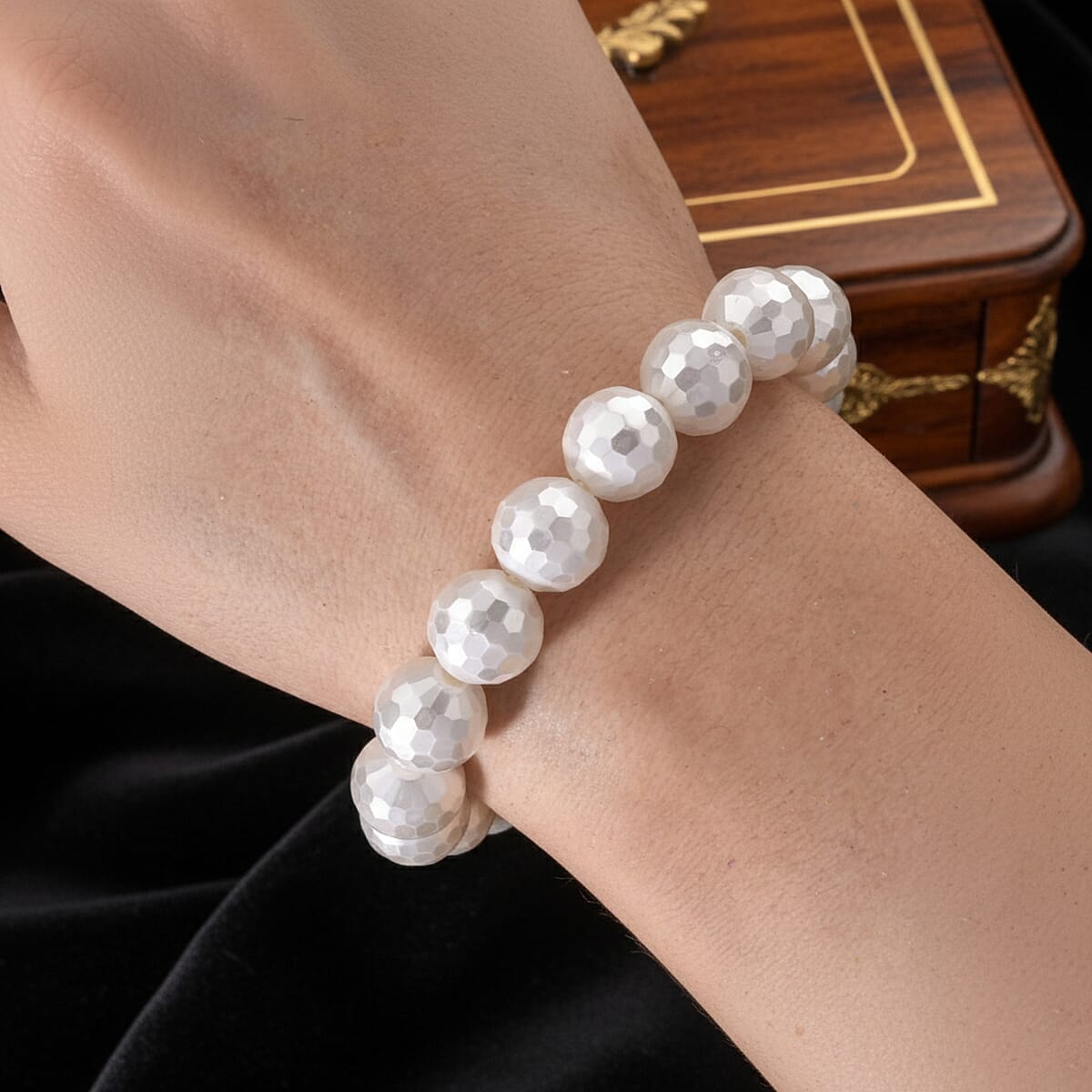 White Shell Pearl Stretch Bracelet (7-7.5In) image number 2