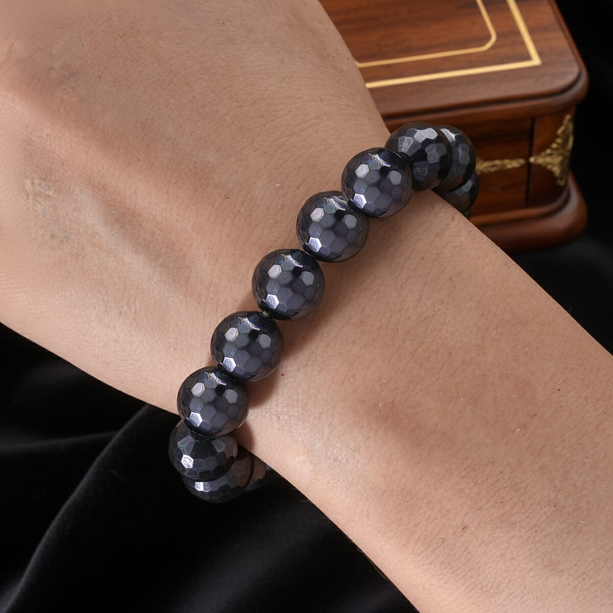 Peacock Color Shell Pearl Stretch Bracelet (7-7.5In) image number 2