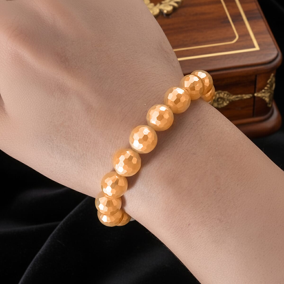 Golden Shell Pearl Stretch Bracelet (7-7.5In) image number 2