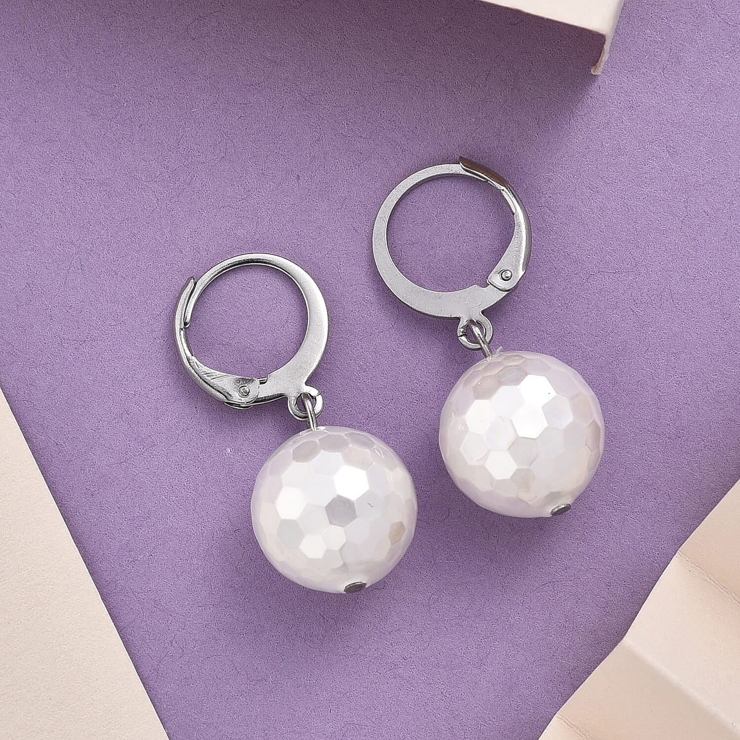 White Shell Pearl - Product card gallery slide 2 (9450108420351)