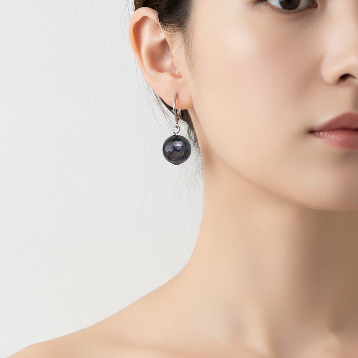 Peacock Color Shell Pearl Dangling Earrings in Stainless Steel image number 2