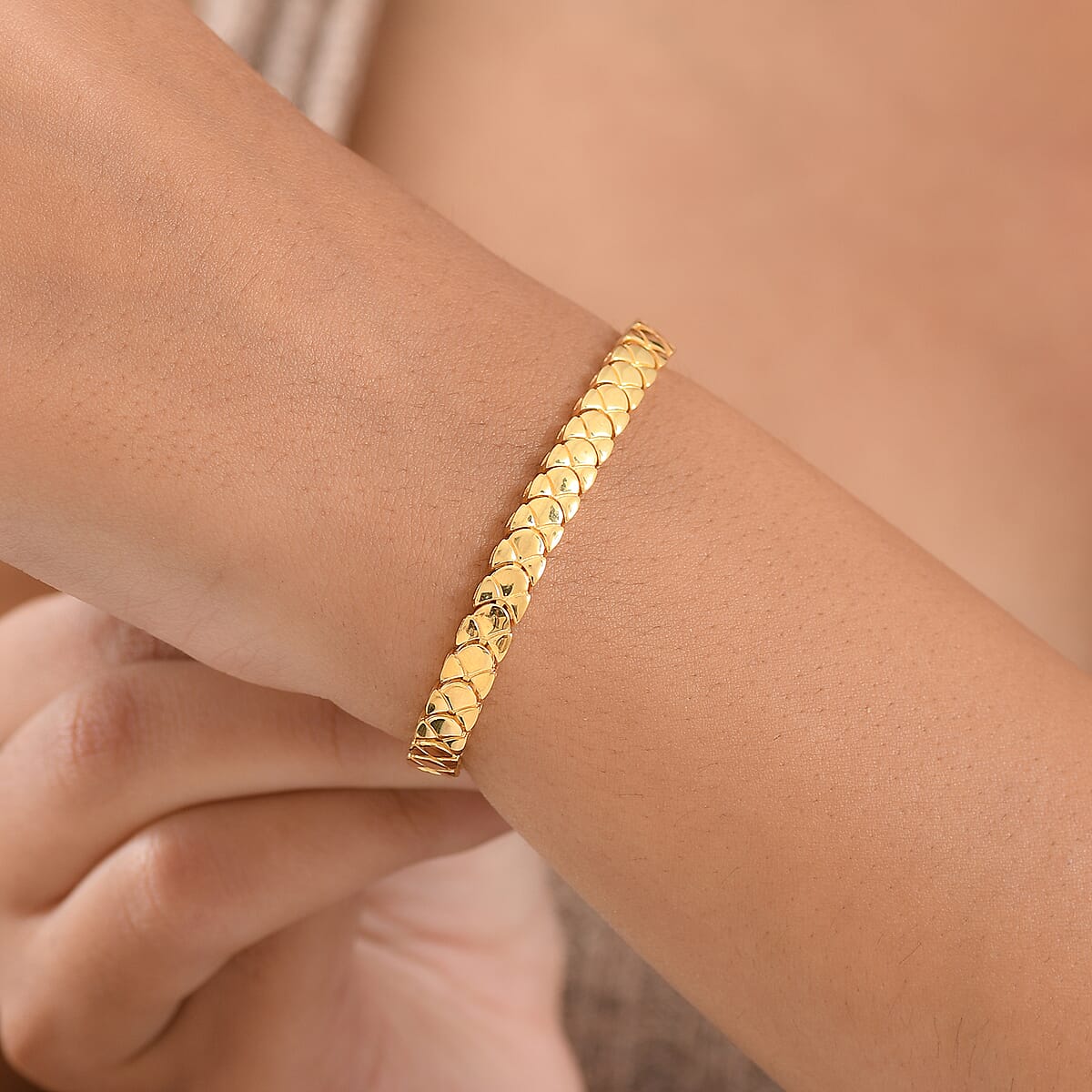 EverTrue Bronzella Collection Dragon scale Weave Link Bracelet in 18K YG Plated Bronze (6.50 In) image number 2