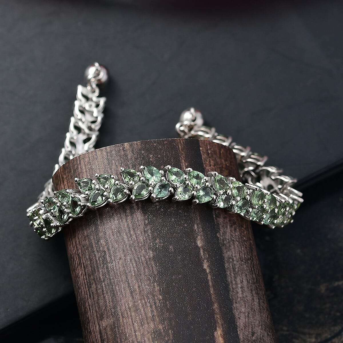 D'Joy Madagascar Green Apatite Bracelet in Rhodium Over Sterling Silver 11.40 ctw (6.50 Inches) image number 1