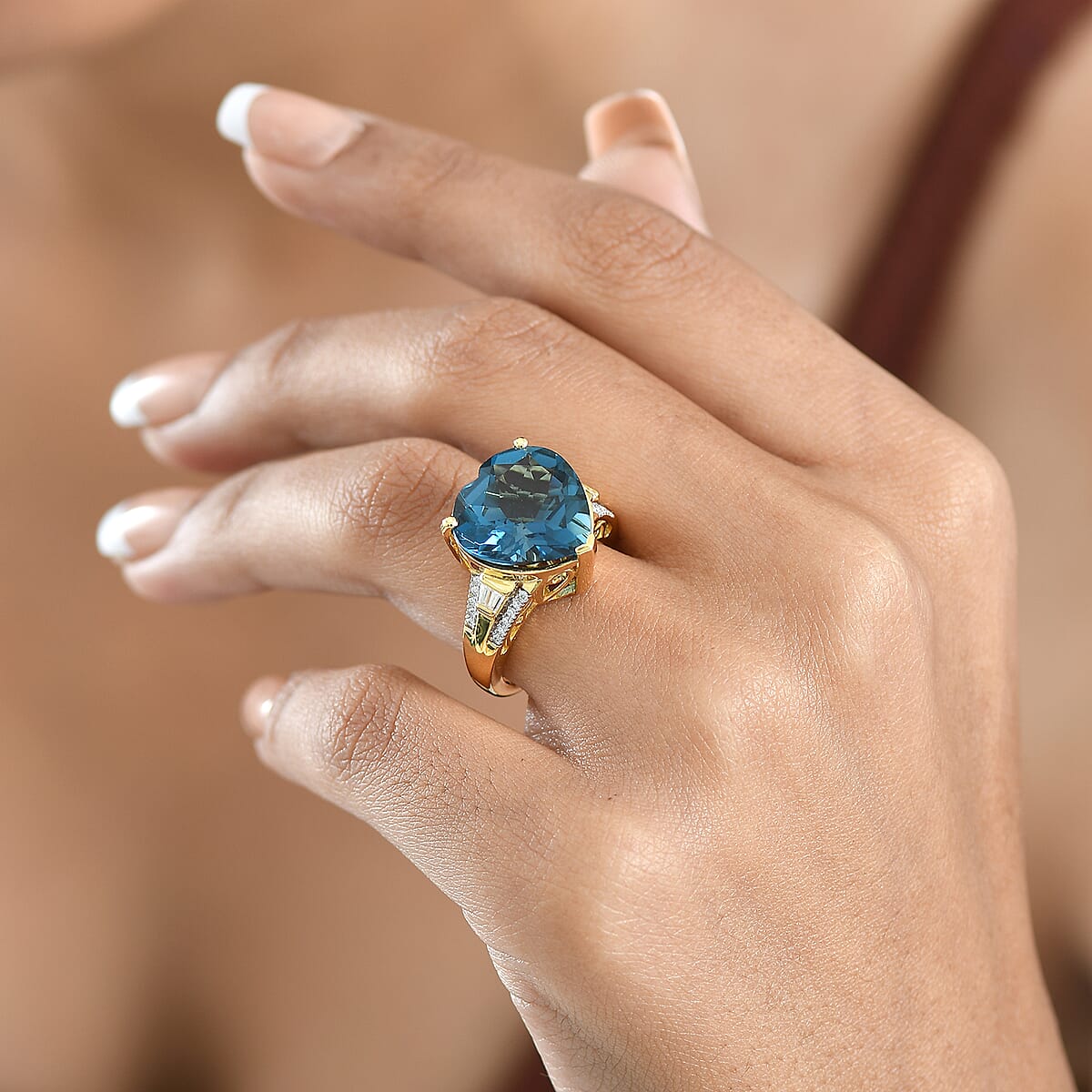 Certified & Appraised D'Joy London Blue Topaz and Moissanite 13.15 ctw Midnight Elegance Ring in 18K Vermeil Yellow Gold Over Sterling Silver (Size 10.0) image number 2