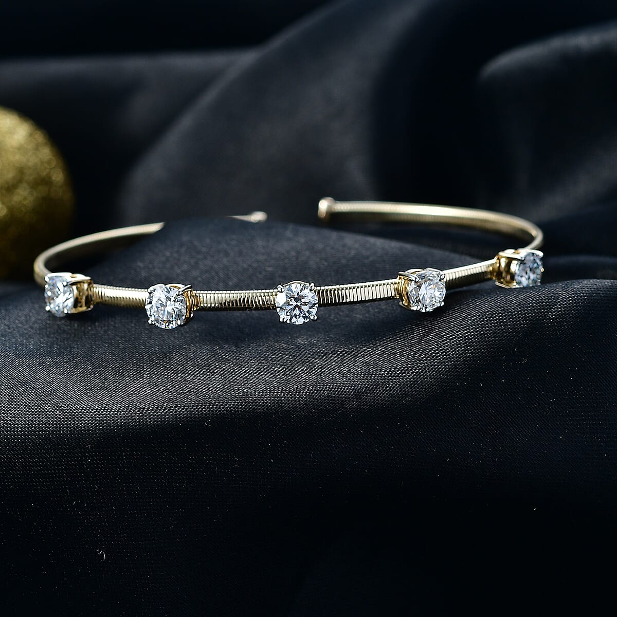 Luxuriant Lab Grown Diamond E-F VS 3.00 ctw Cuff Bracelet in 10K Yellow Gold (7.25 In) image number 1