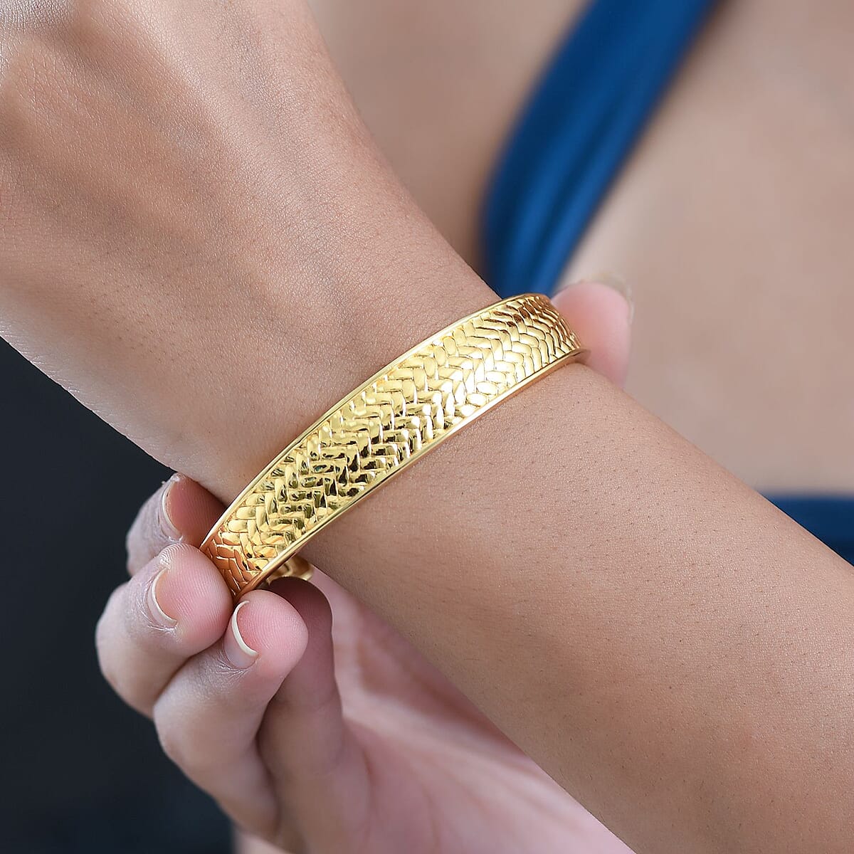 EverTrue Bronzella Collection Spiga d&rsquo;Oro Weave Cuff Bracelet in 18K YG Plated Bronze (7.25 In) image number 2