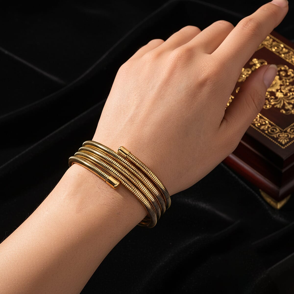 Flexi Wrap Bangle Bracelet in ION Plated YG Stainless Steel (7.50 In) image number 2