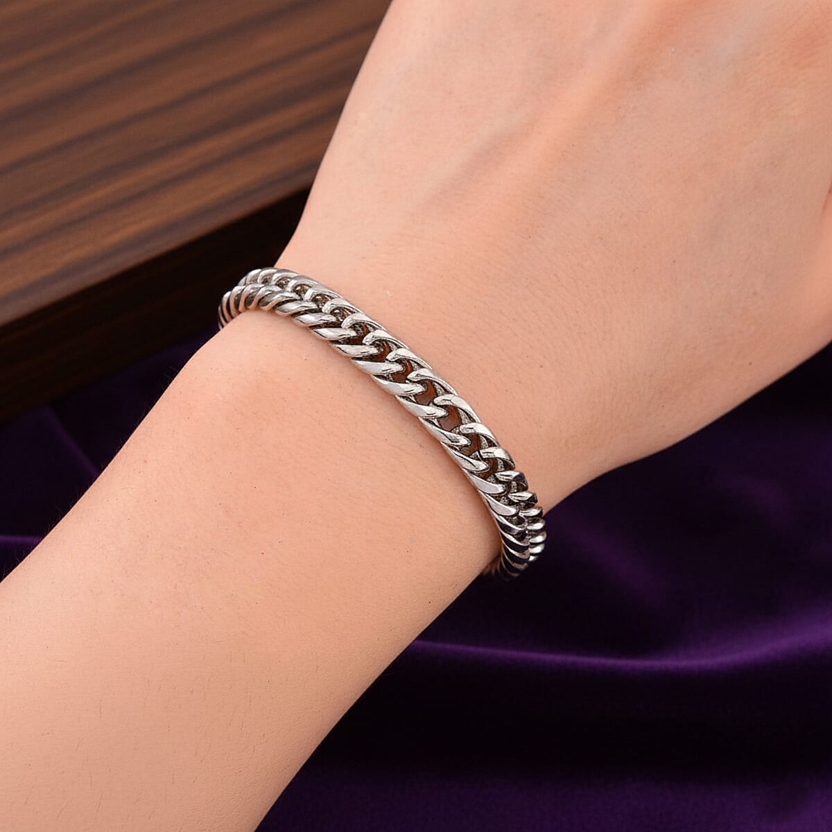 Sleek Cuban Link Bracelet in Stainless Steel (7.5-9.5In) image number 2
