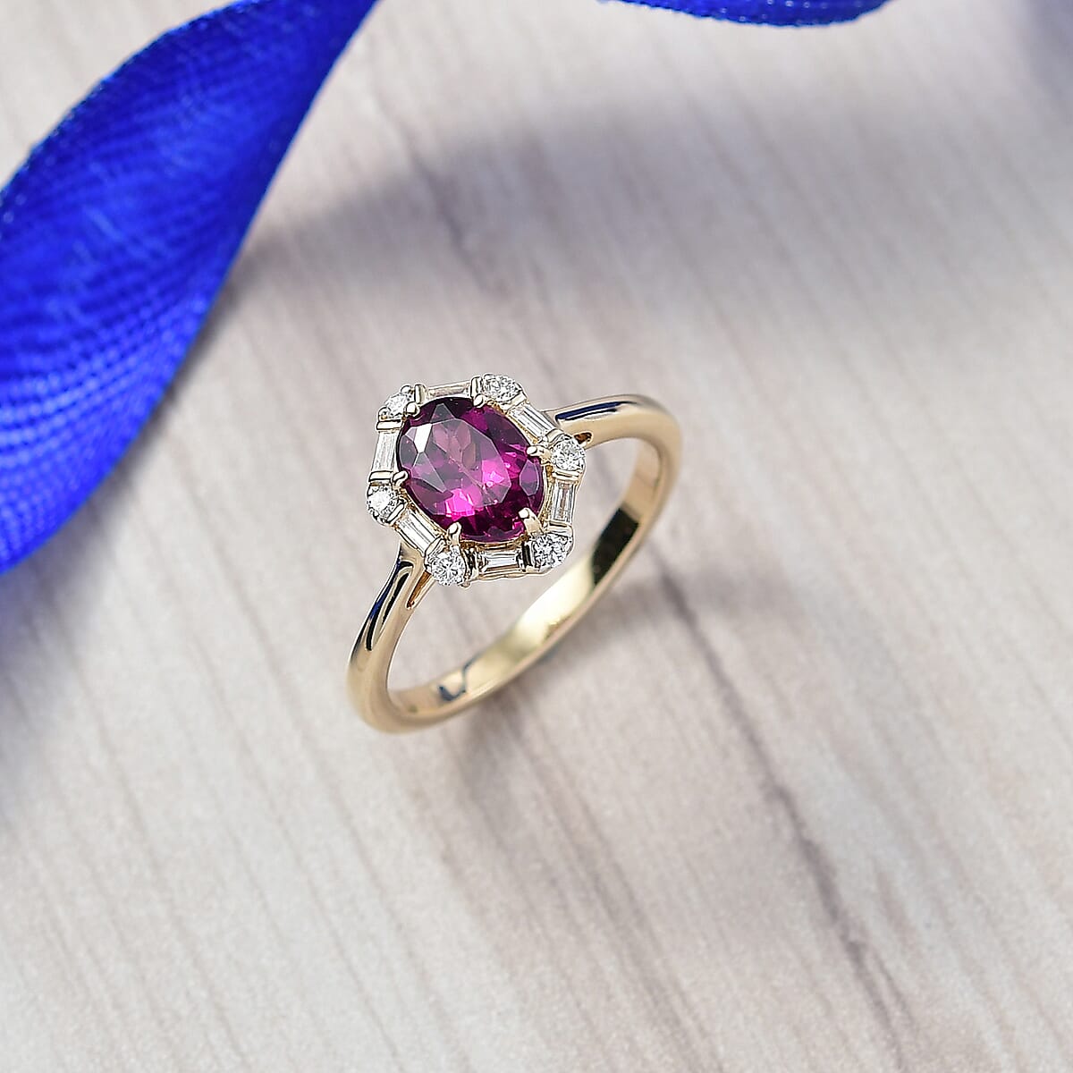 Certified & Appraised AAA Radiant Ember Garnet and Luxuriant Lab Grown Diamond G-H SI 1.65 ctw Ring in 10K Yellow Gold (Size 7.0) image number 1