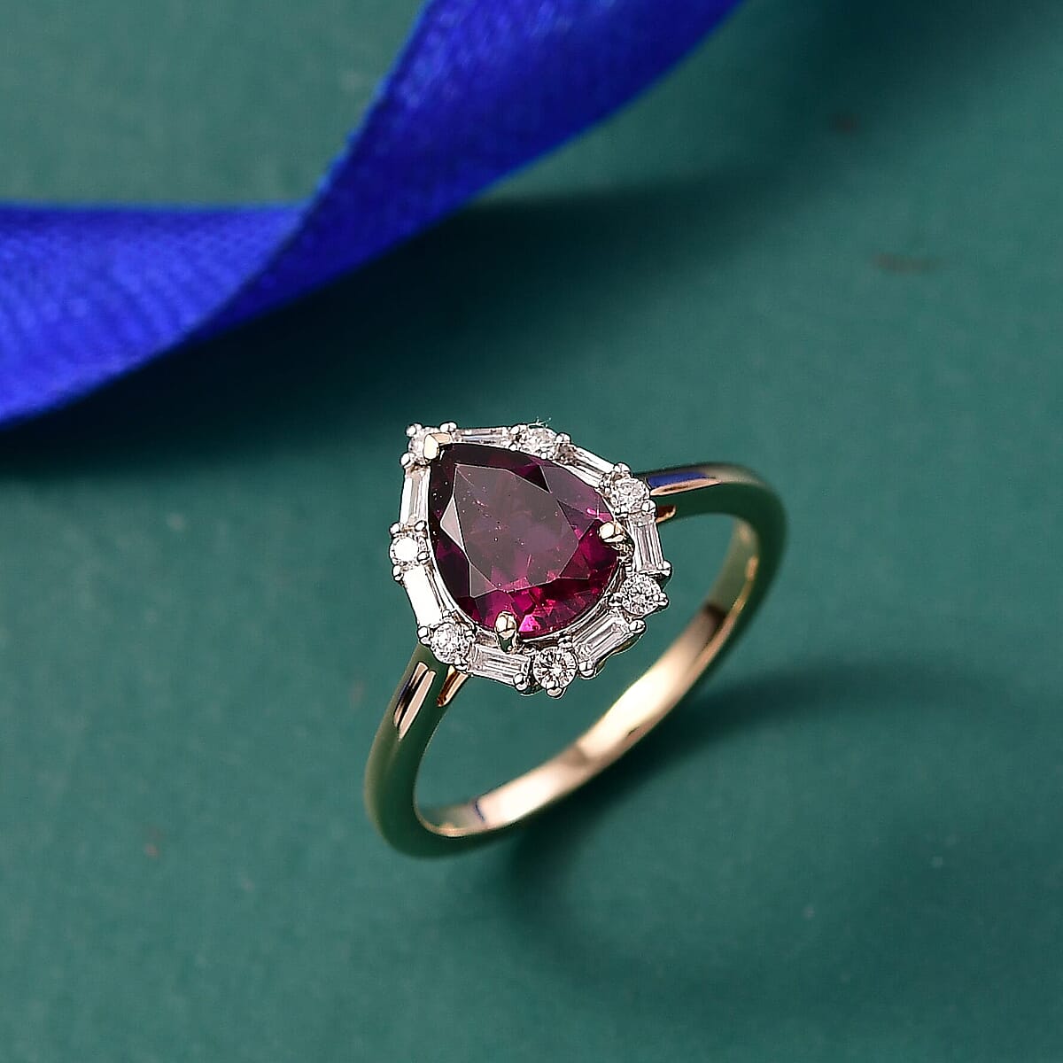 Certified & Appraised AAA Radiant Ember Garnet and G-H SI Luxuriant Lab Grown Diamond 2.00 ctw Ring in 10K Yellow Gold (Size 10.0) image number 1