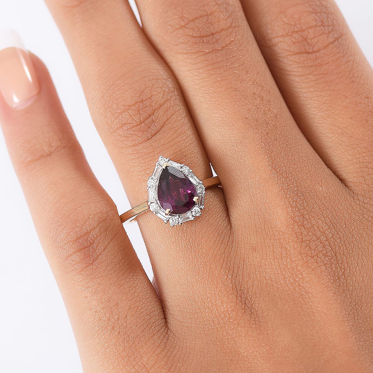 Certified & Appraised AAA Radiant Ember Garnet and G-H SI Luxuriant Lab Grown Diamond 2.00 ctw Ring in 10K Yellow Gold (Size 10.0) image number 2