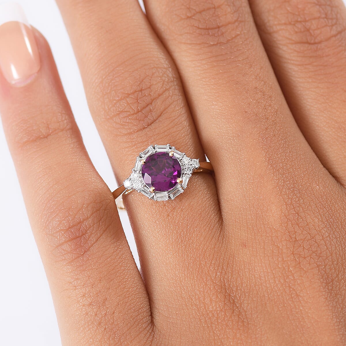 Certified & Appraised AAA Radiant Ember Garnet and Luxuriant Lab Grown Diamond G-H SI 1.75 ctw Ring in 10K Yellow Gold (Size 10.0) image number 2