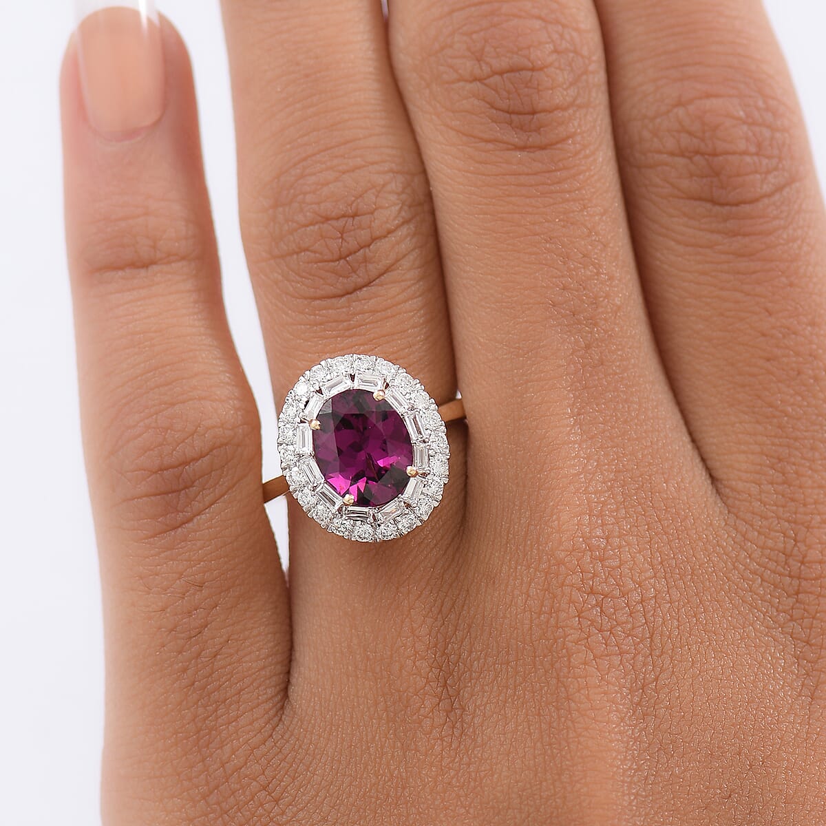 Certified & Appraised AAA Radiant Ember Garnet and Luxuriant Lab Grown Diamond G-H SI 3.63 ctw Ring in 10K Yellow Gold (Size 10.0) image number 2