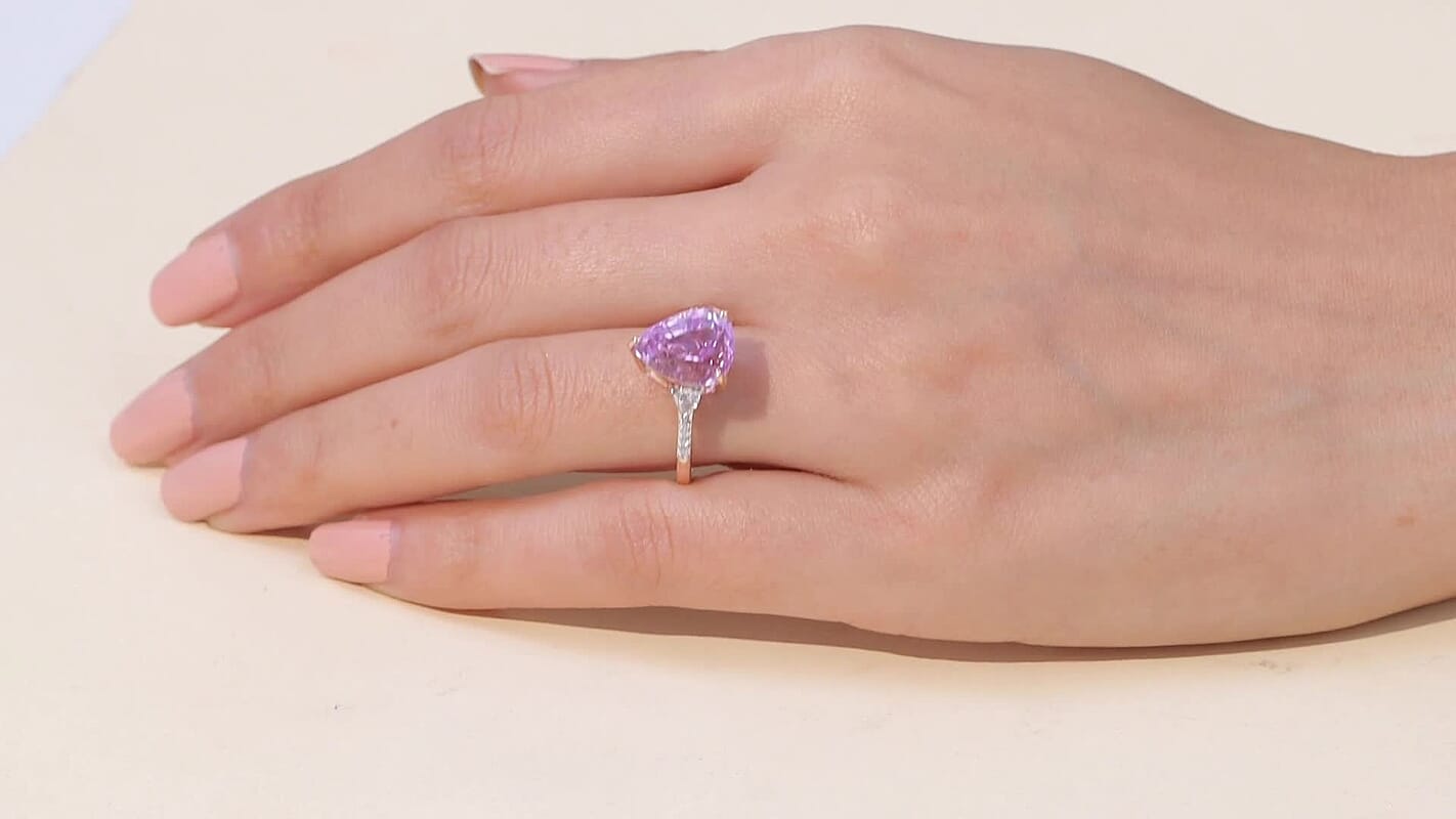 10K Rose Gold AAA Patroke Kunzite, Luxuriant Lab Grown Diamond (E-F, VS) (0.34 cts) Ring (Size 10.0) 5.75 ctw