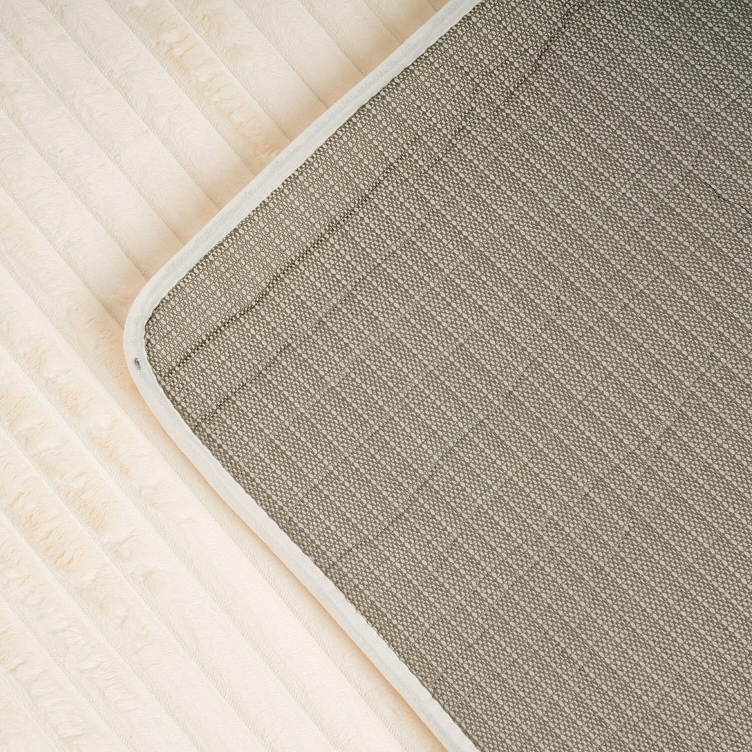 Supreme Living Cream Memory Foam Rug (4x6 ft)