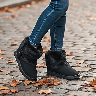 Love 83 Black Faux Fur and Suede Short Boots 6