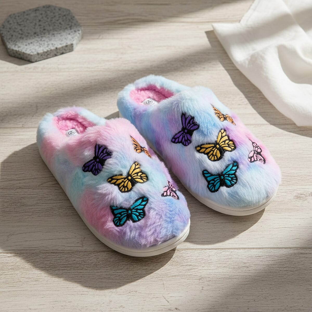Love 83 Multicolor Butterfly House Slipper M image number 1
