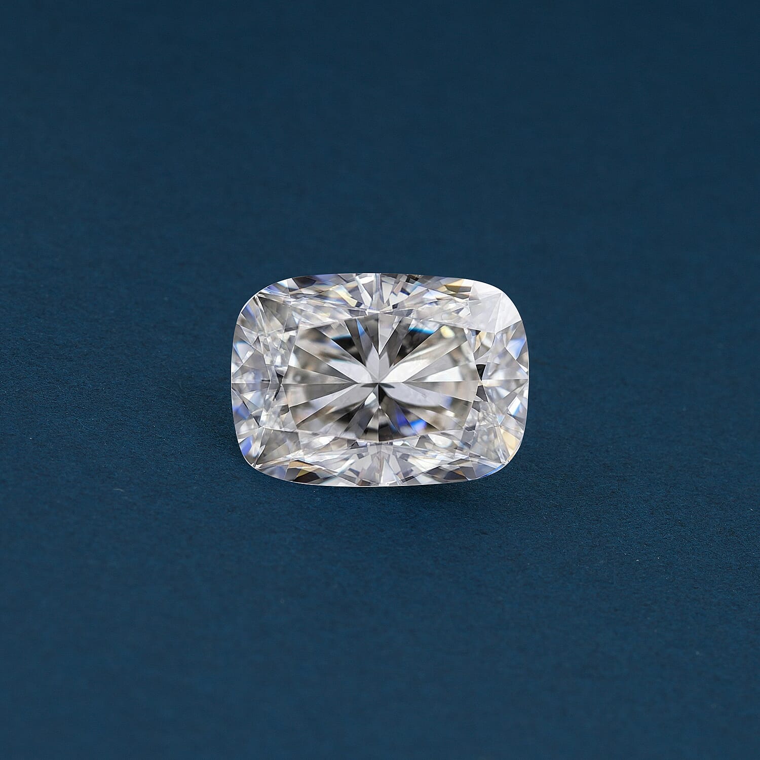  IGI Certified Luxuriant Lab Grown Diamond (Cushion) (G, VS2) 7.00 ctw